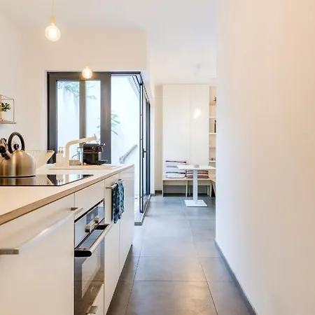 Stylishly Furnished Private In A Vibrant Area Antwerp